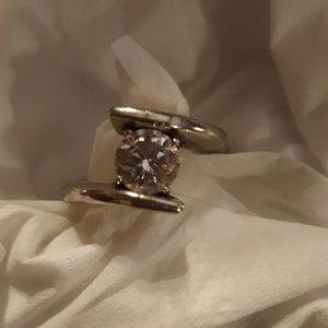 1 1/2 caret diamond ring..